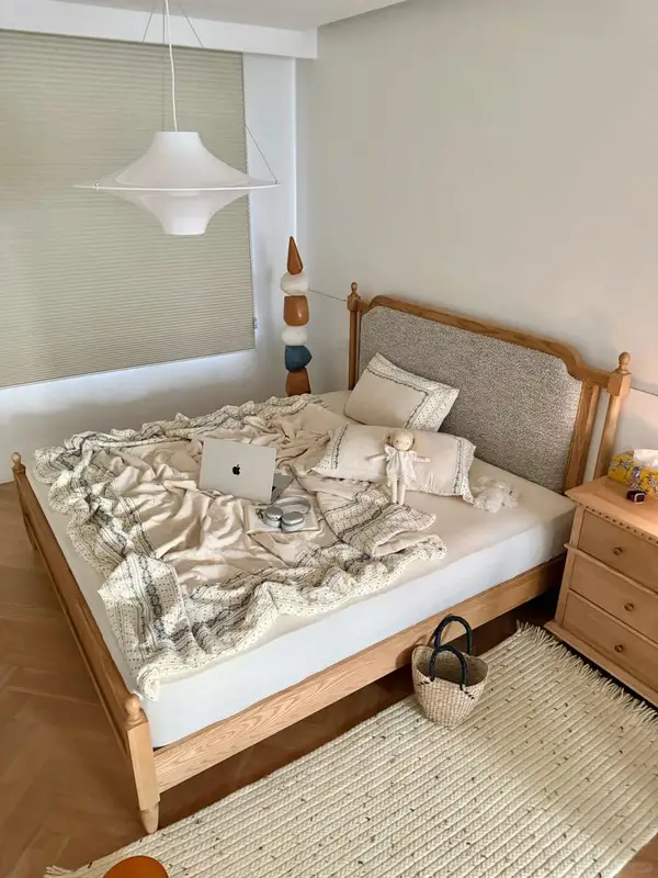 American-Style Solid Wood Bed — product image 2