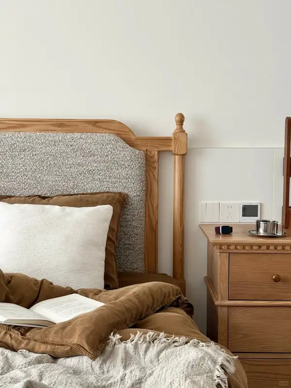 American-Style Solid Wood Bed — product image 3