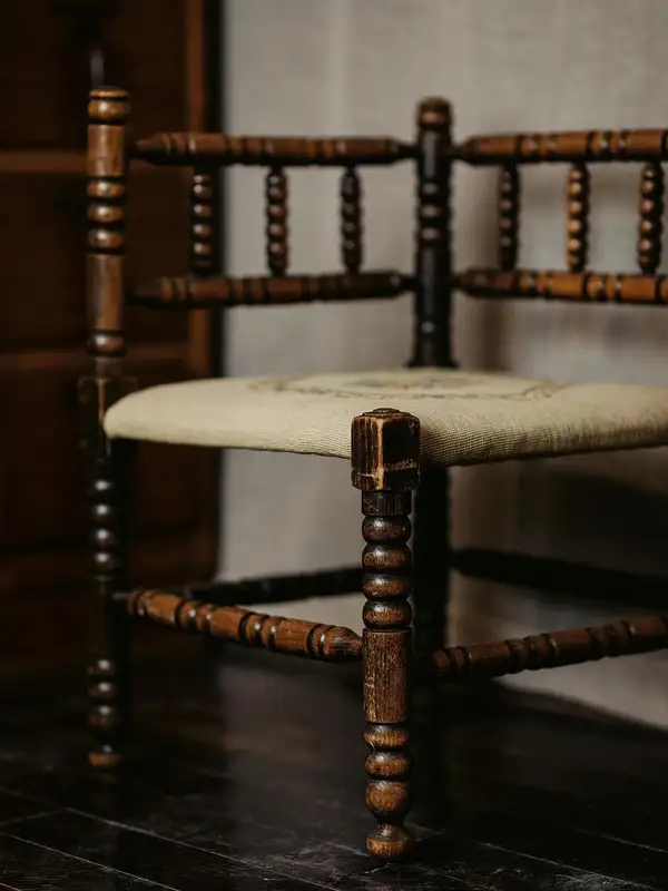 Vintage-Inspired Mixed-Material Lounge Chair — product image 3