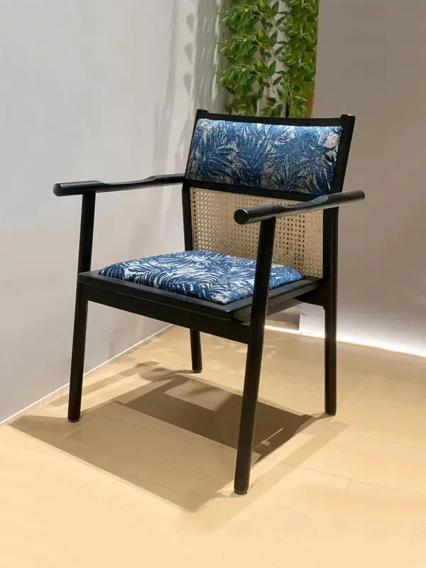 Vintage-Inspired Mixed-Material Lounge Chair — product image 1