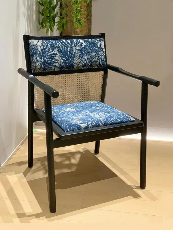 Vintage-Inspired Mixed-Material Lounge Chair — product image 2